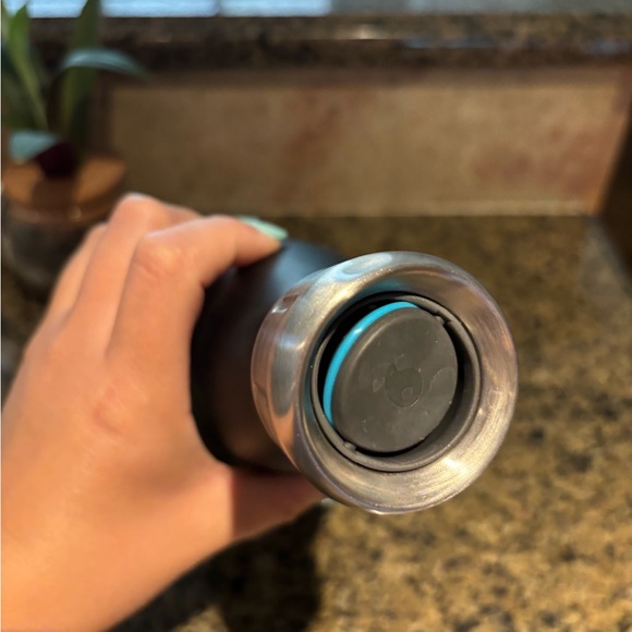 S’well Original Bottle with Sports Cap | 17oz - Picture 8 of 8